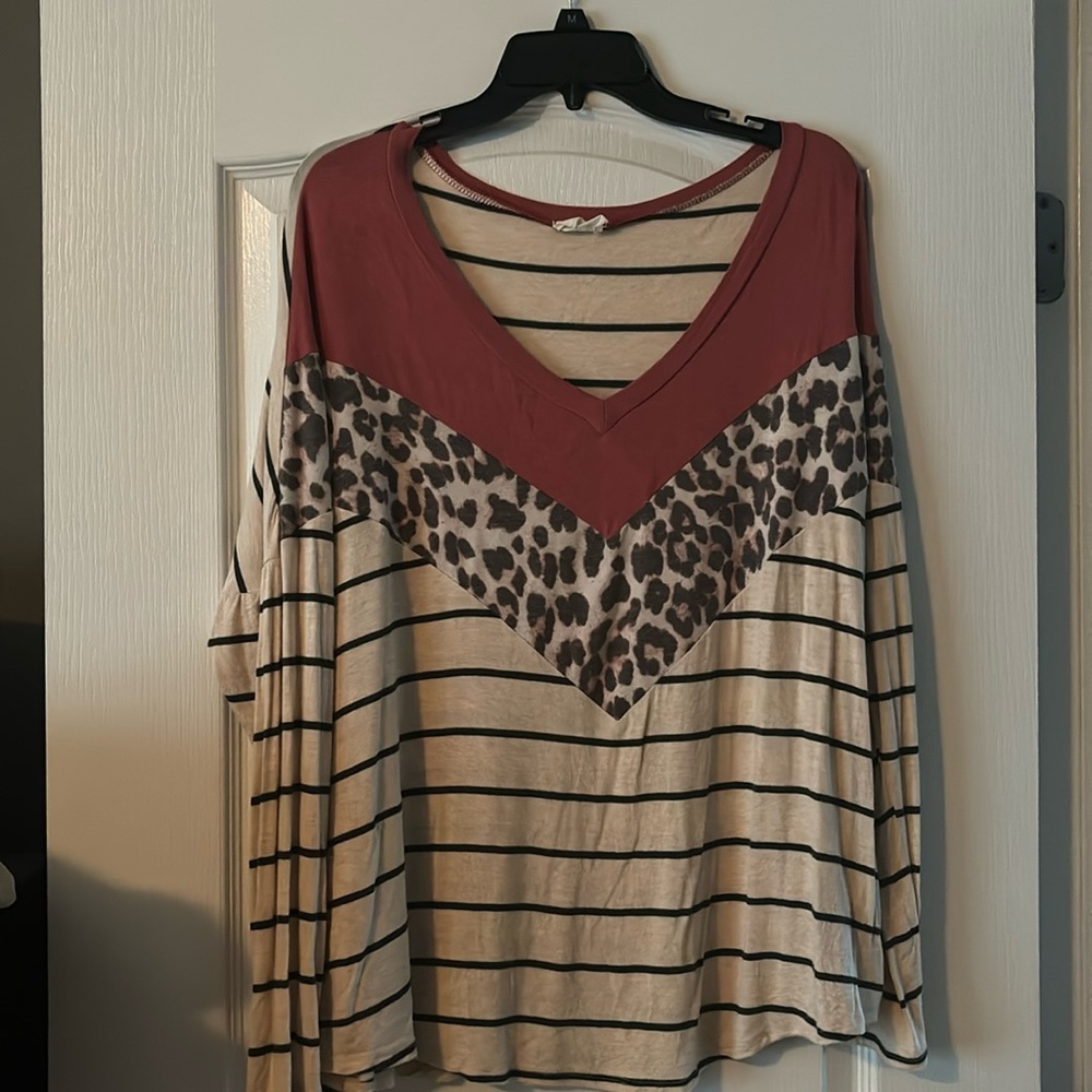 Lovely Melody Vneck stretchy top